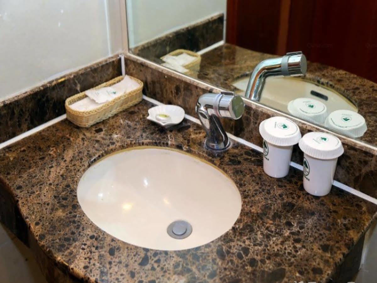 Greentree Inn Jiangsu Wuxi Hubin Business Street Business Hotel מראה חיצוני תמונה